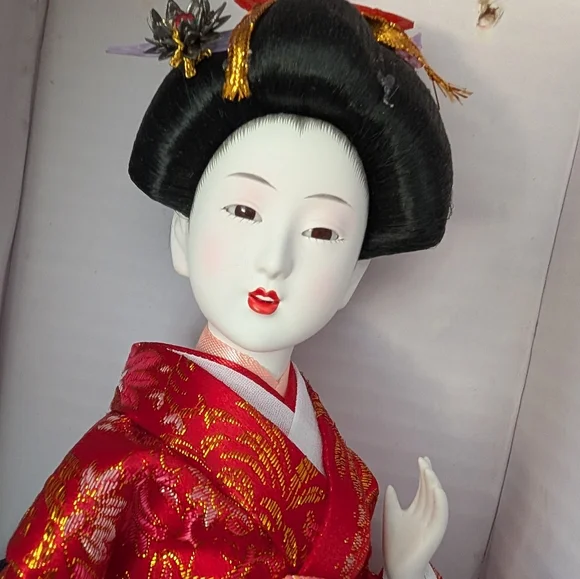 Vintage 1970s 1980s Japanese Red Geisha Doll Figurine In Traditional Attire - Picture 2 of 9